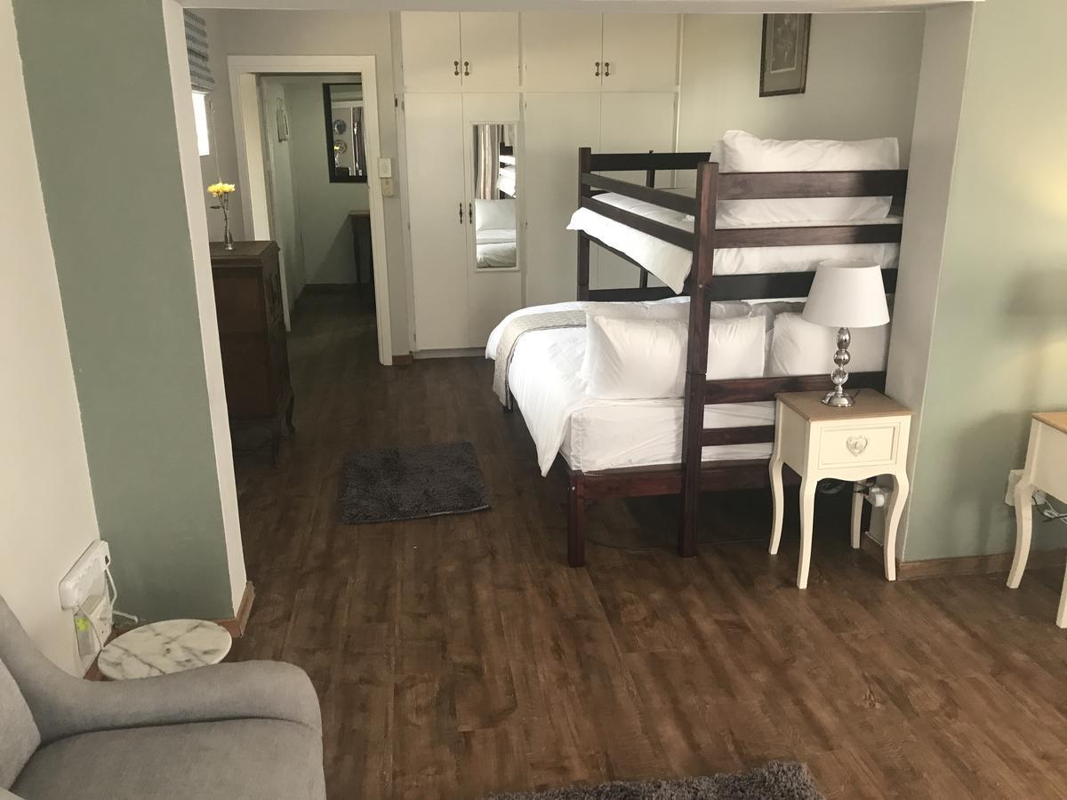 האוויק Amber Avenue Guesthouse מראה חיצוני תמונה